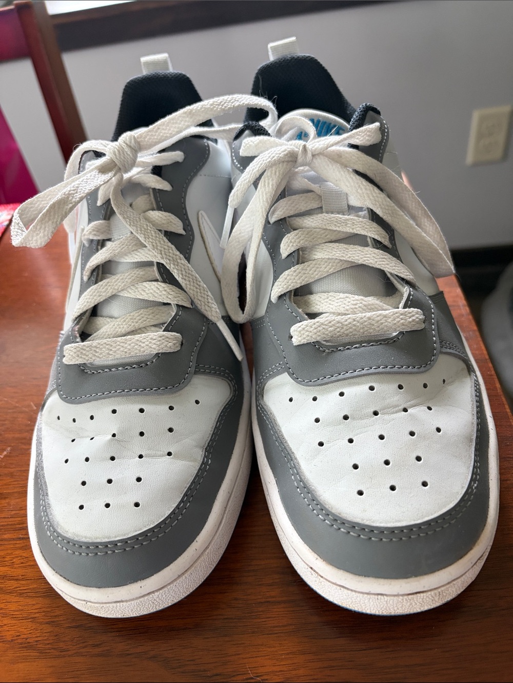 Youth Low-Top Sneakers in White and Gray, 7Y or women’s size 8.5